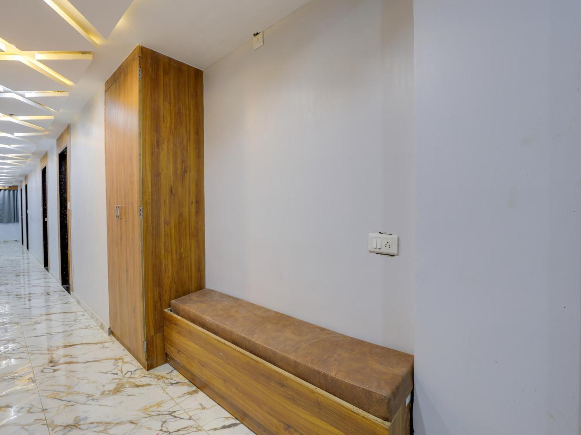 Hotel Krishna أحمد أباد المظهر الخارجي الصورة