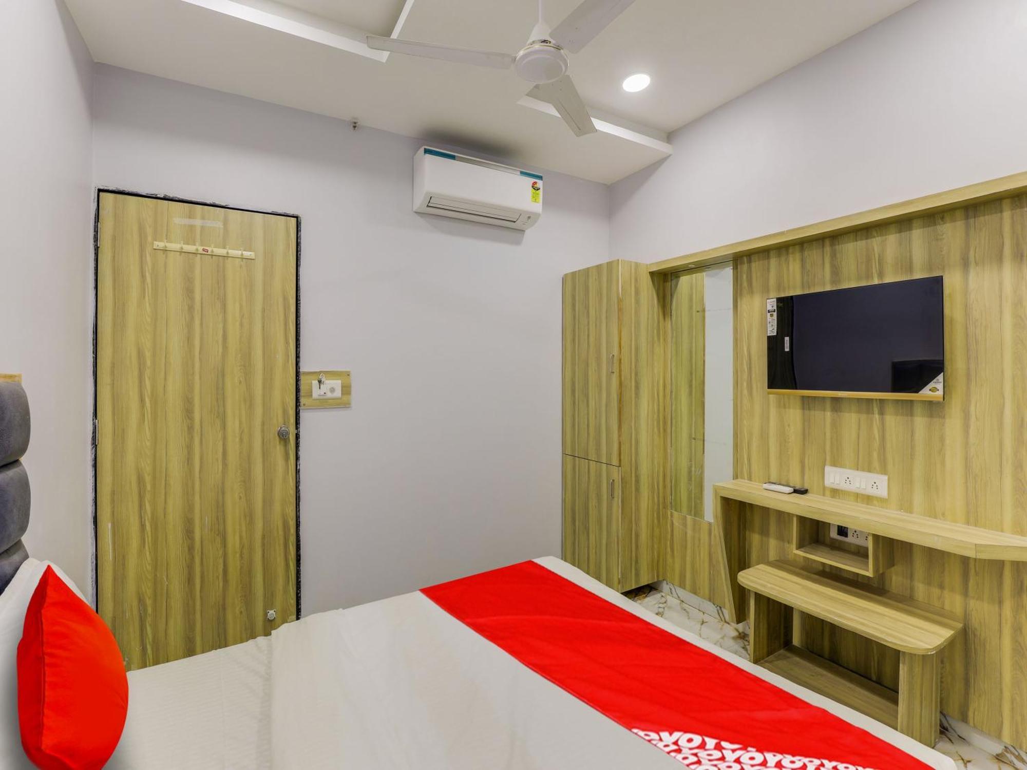 Hotel Krishna أحمد أباد المظهر الخارجي الصورة