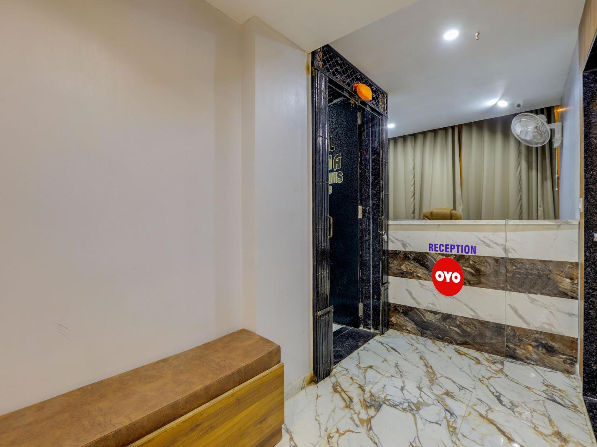 Hotel Krishna أحمد أباد المظهر الخارجي الصورة
