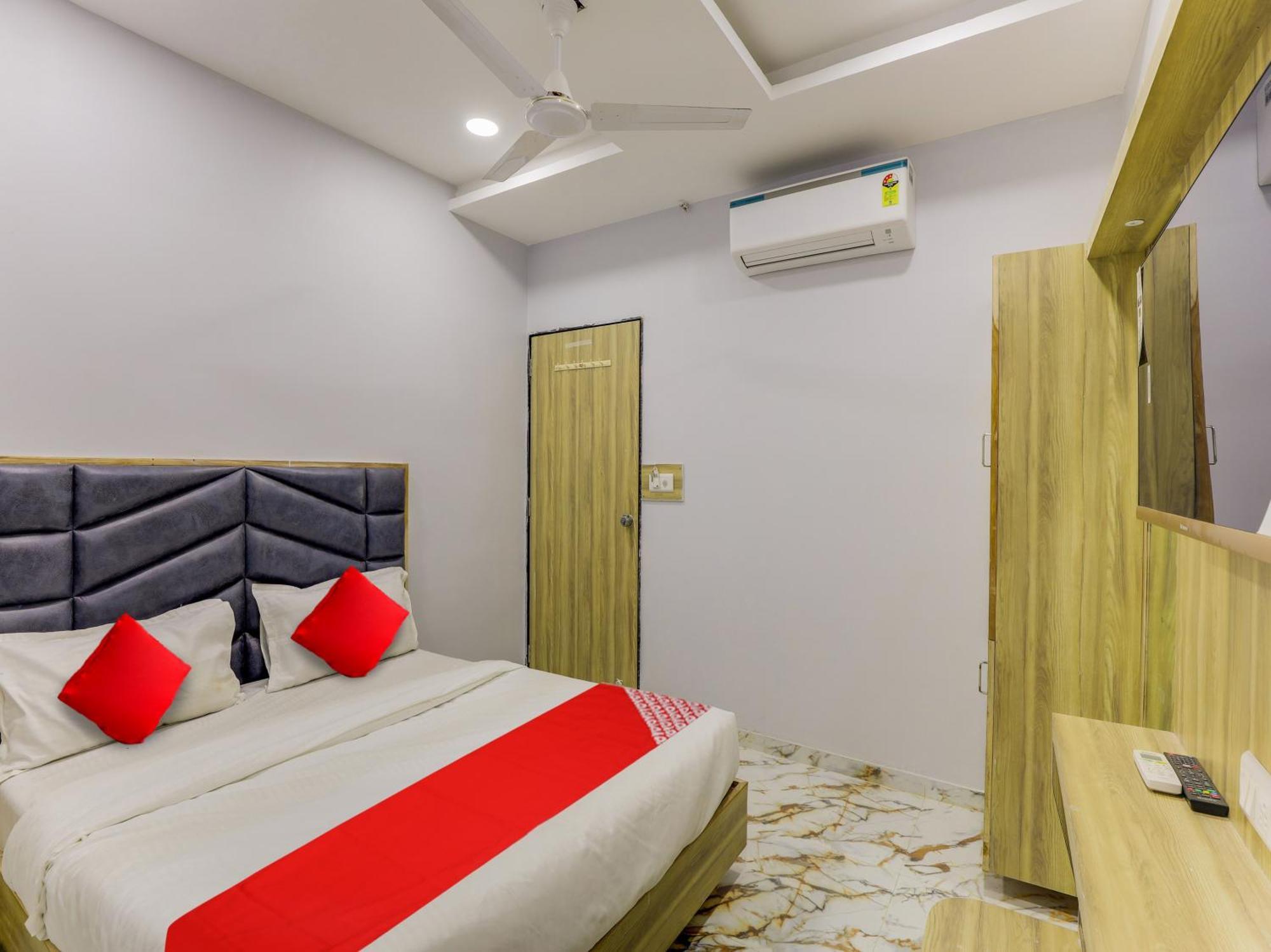 Hotel Krishna أحمد أباد المظهر الخارجي الصورة